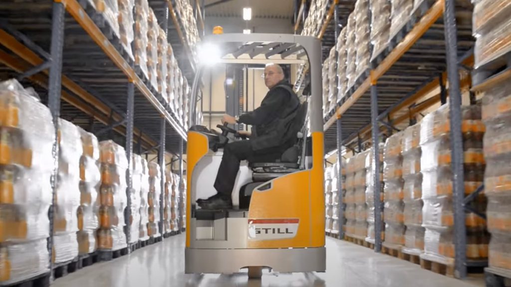 reach truck narrow aisle